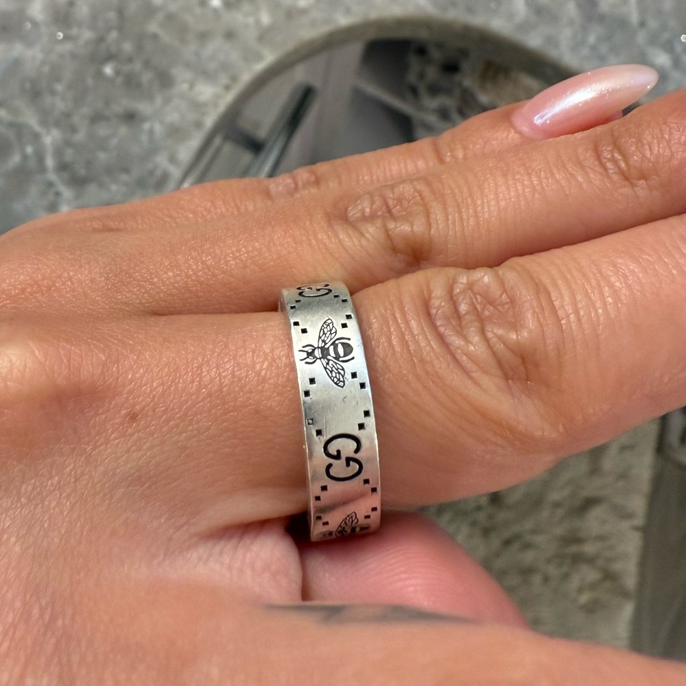 Gucci GG and bee sterling silver ring